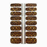 Nagelstickers met panterprint op witte achtergrond