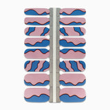 Nagelstickers met roze en blauwe swirls op witte achtergrond