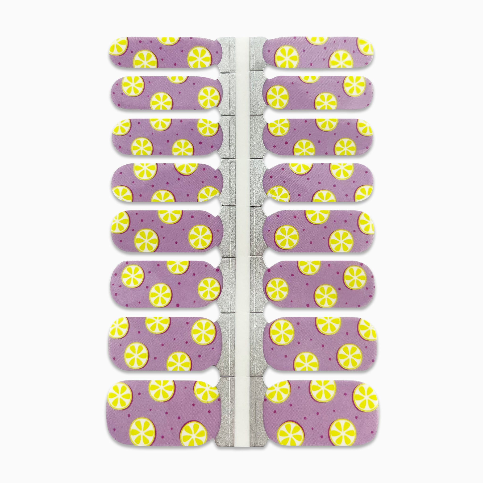 Nagelstickers in lila met citroenen op witte achtergrond