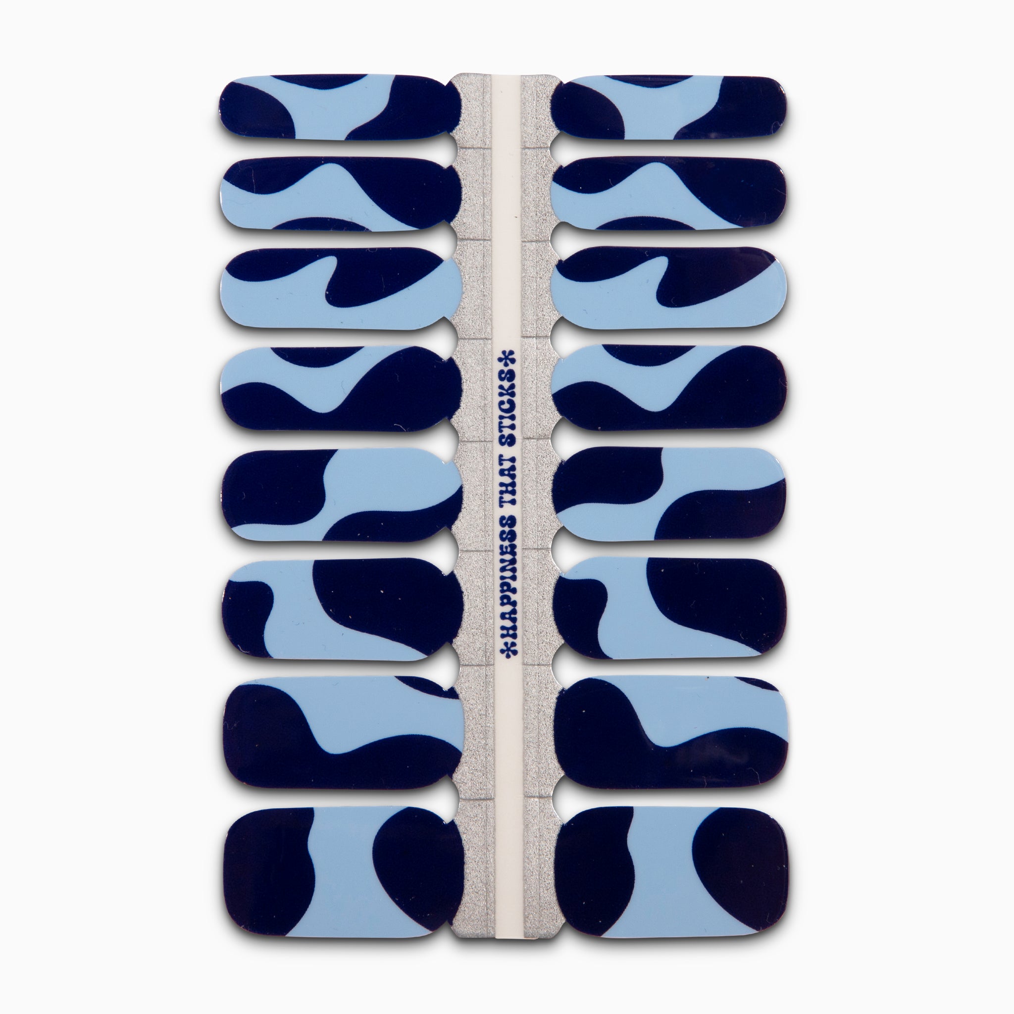 Nagelstickers met lichtblauwe en donkerblauwe organische vormen op witte achtergrond