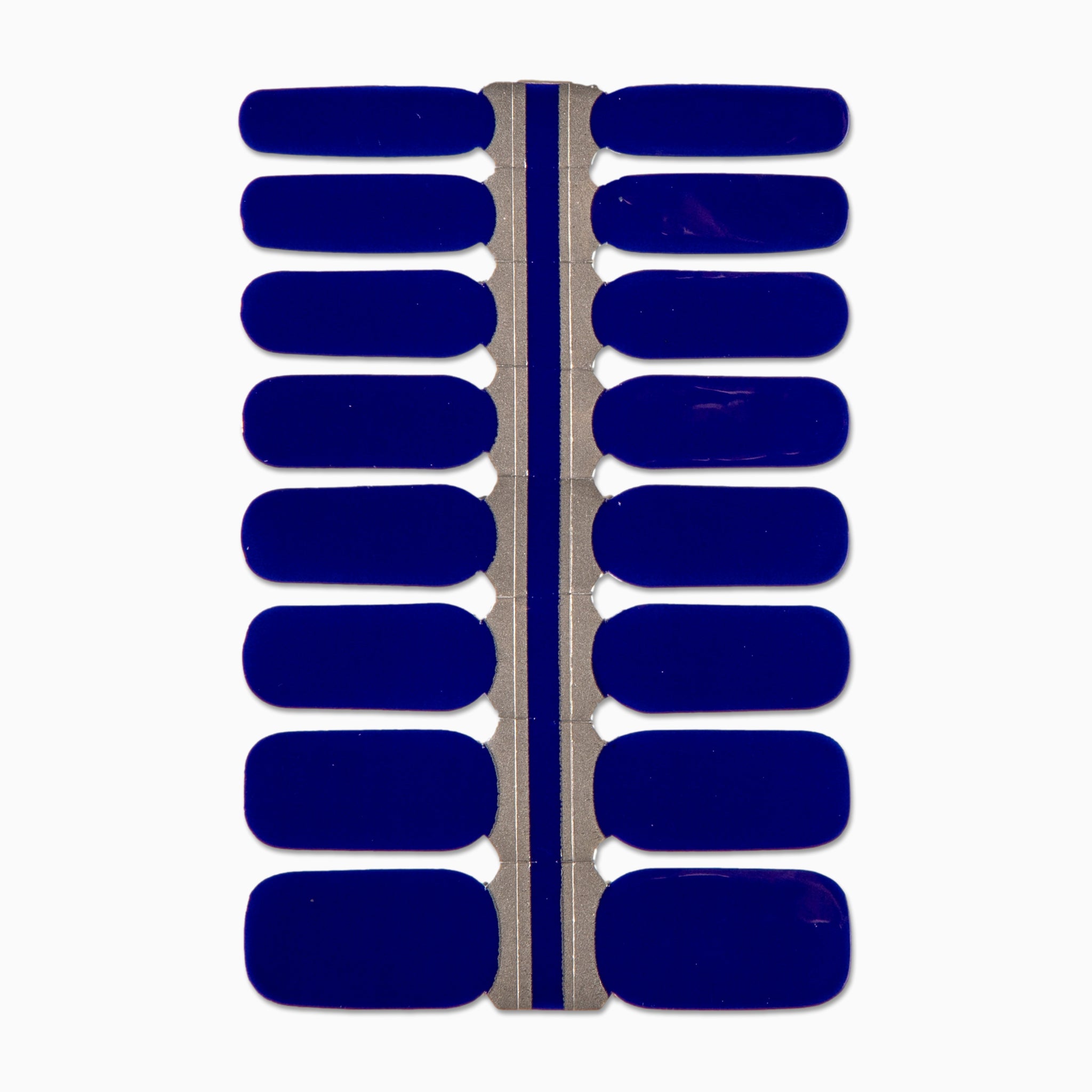 Kobaltblauwe nagelstickers op witte achtergrond