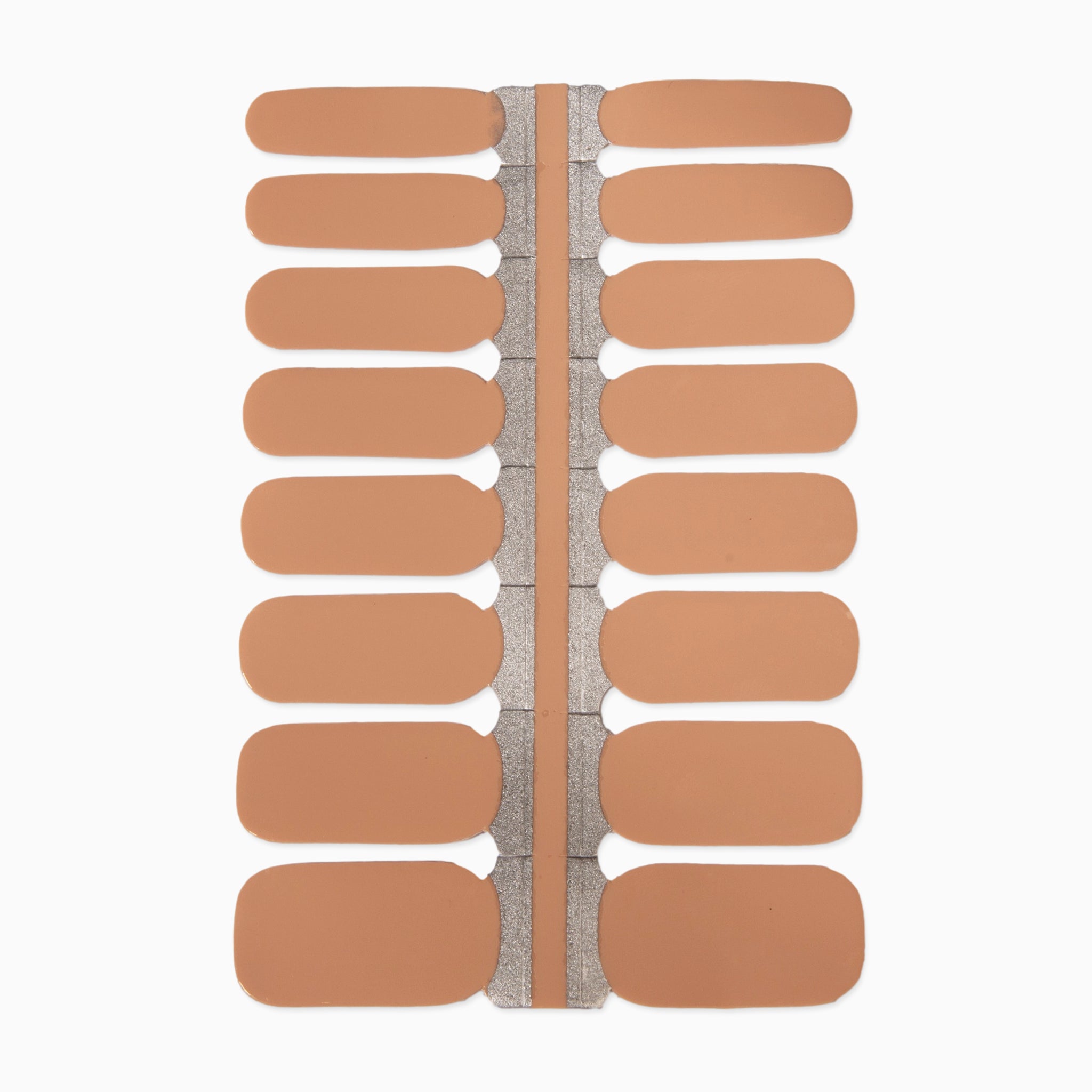 Nude-kleurige nagelstickers op witte achtergrond