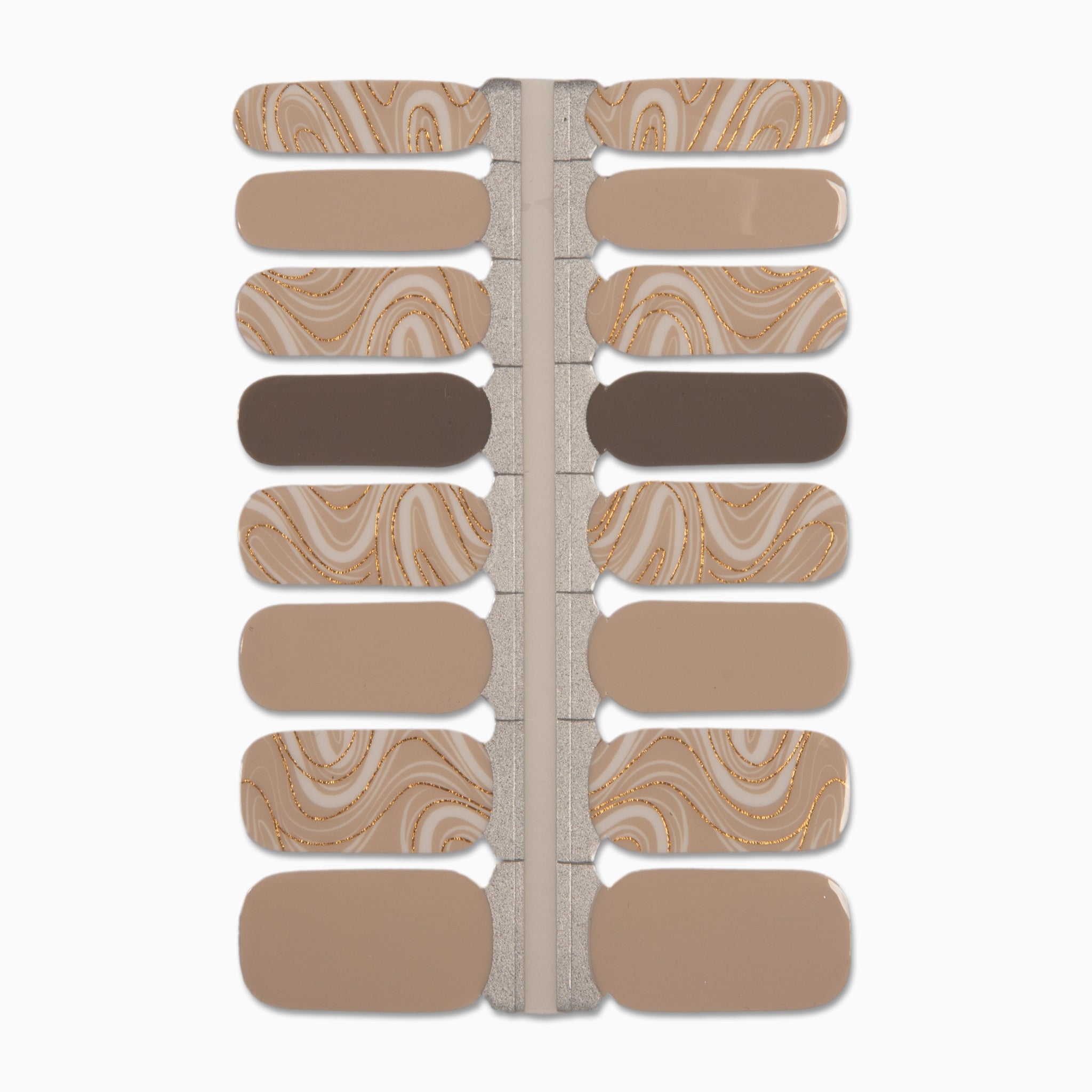 Nagelstickers in bruin en beige kleur met gouden en witte swirl lijnen op witte achtergrond
