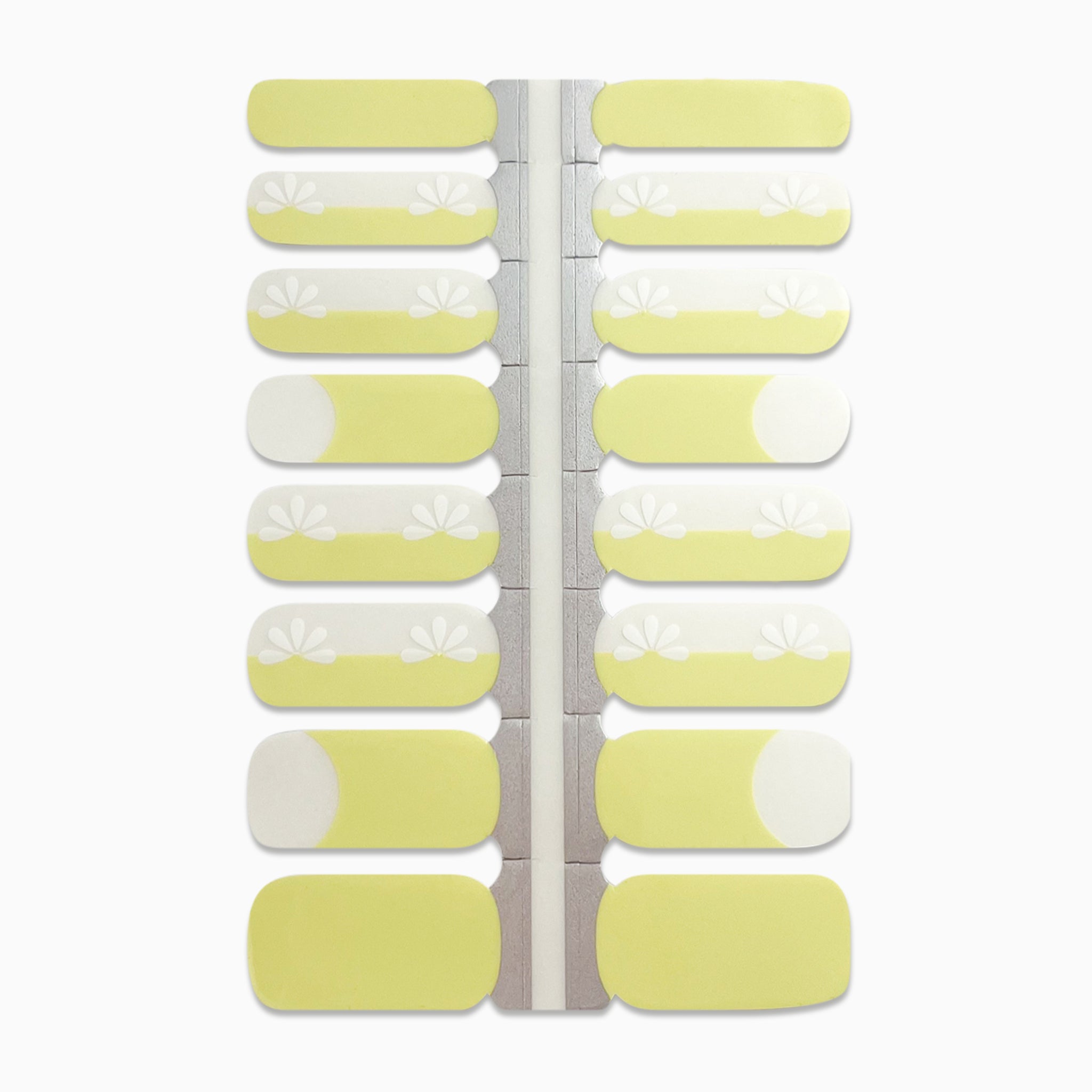 Productfoto van butter yellow nagelstickers met witte bloem op witte achtergrond