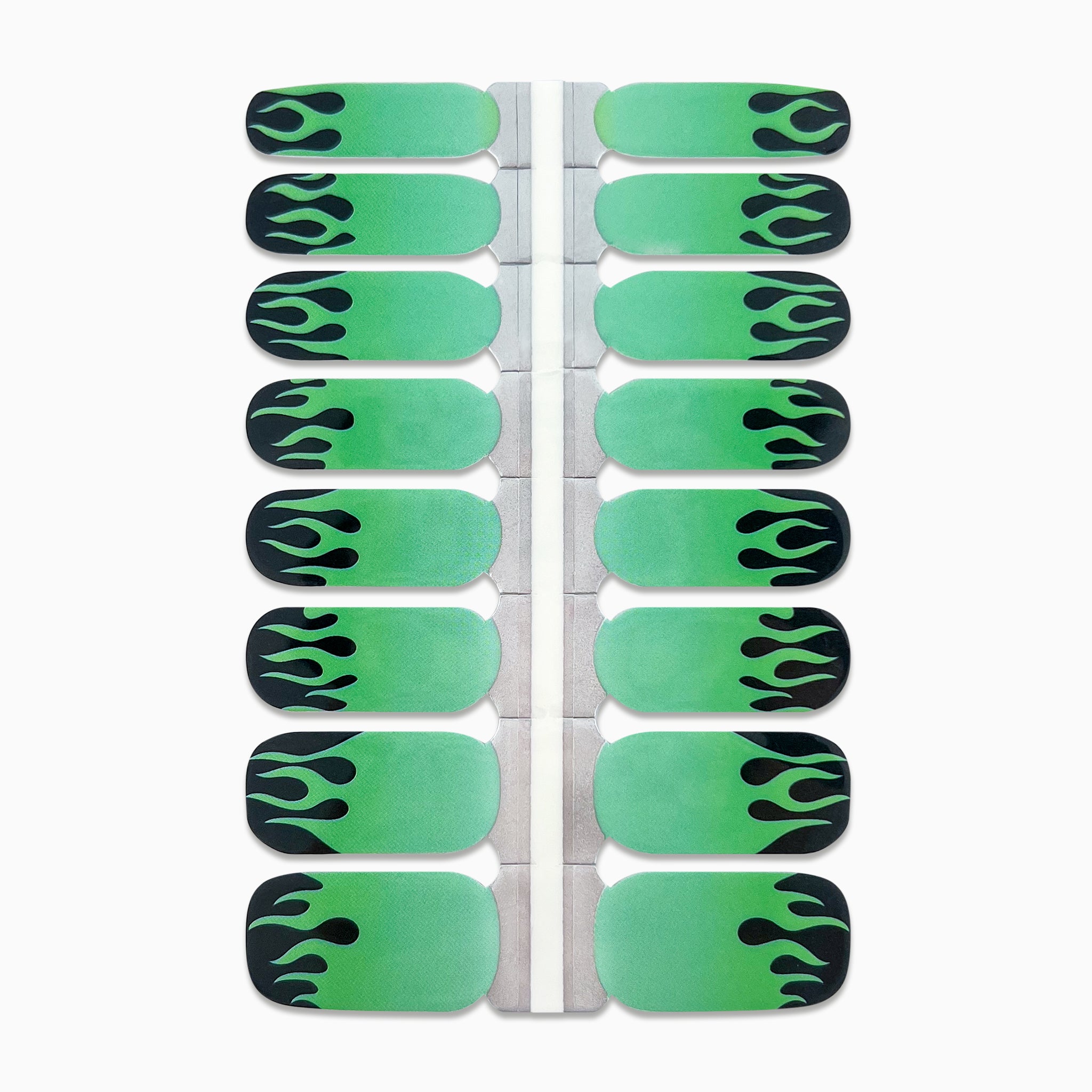 Productfoto van nagelstickers met groene en zwarte vlammen op witte achtergrond