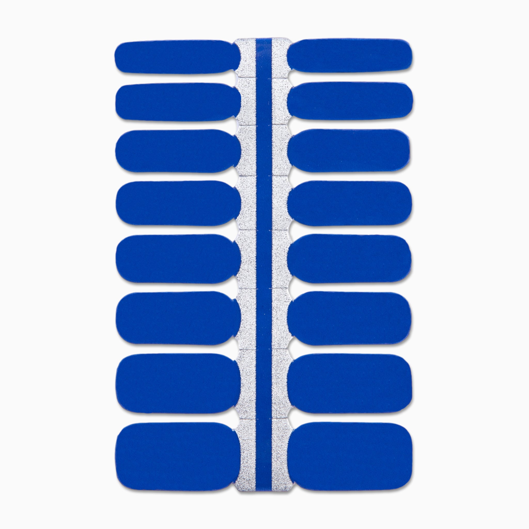 Nagelstickers in koningsblauwe kleur op witte achtergrond