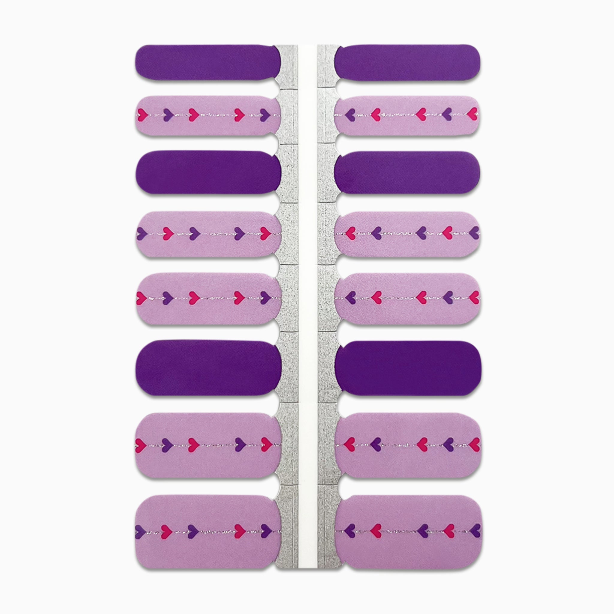Productfoto van paarse nagelstickers met hartjes op witte achtergrond