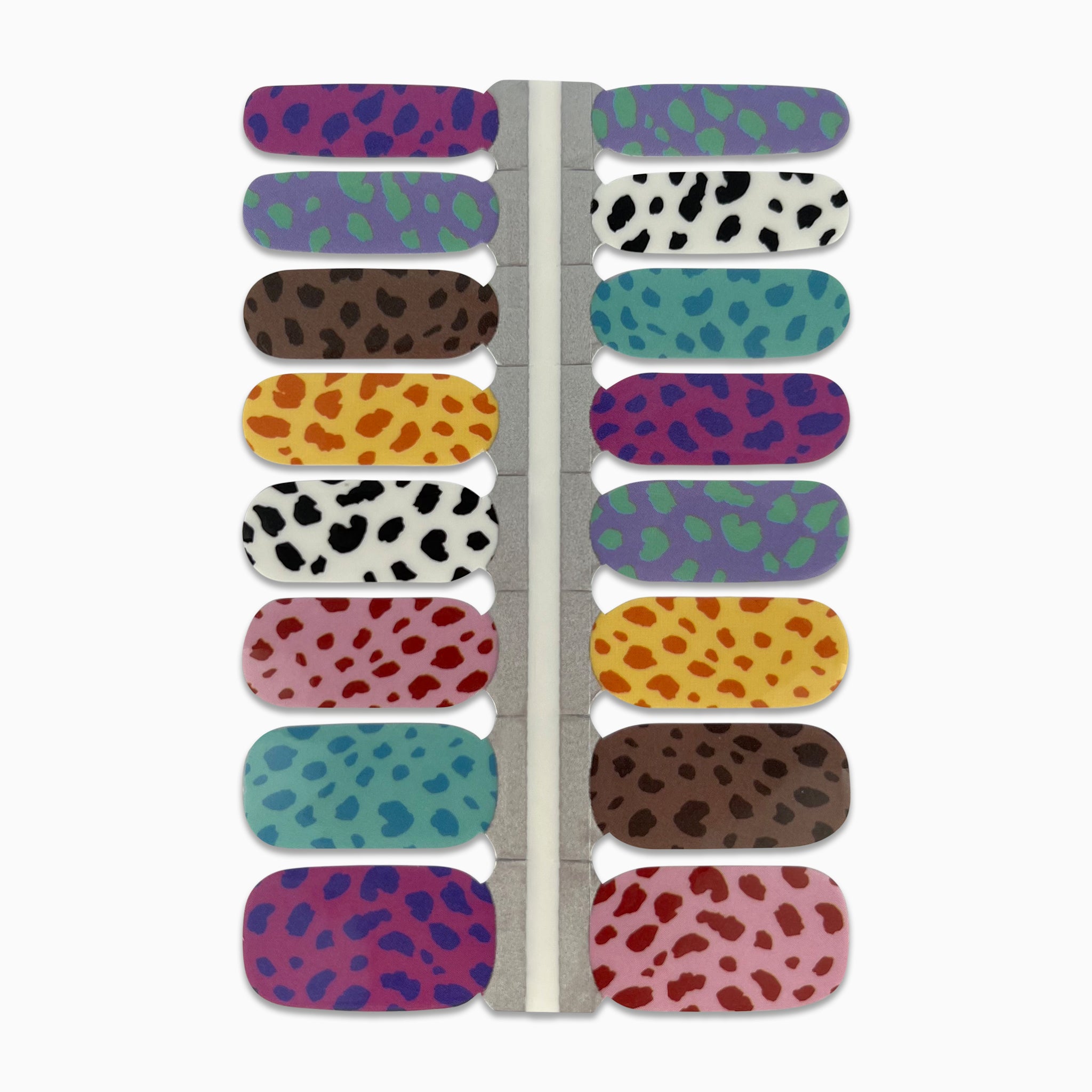 Nagelstickers met cheetah print in verschillende kleuren op witte achtergrond