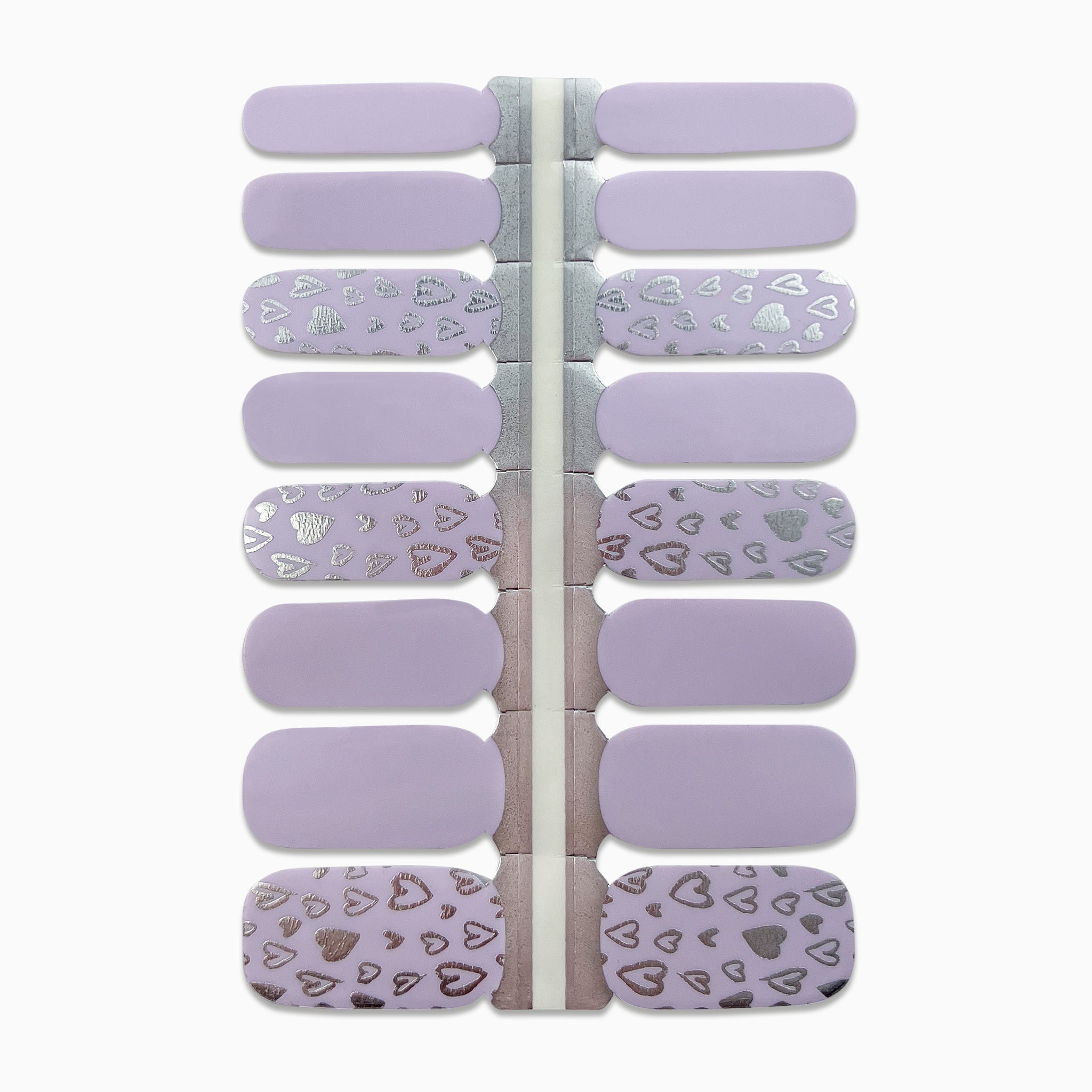 Productfoto van nagelstickers met lila en zilveren hartjes op witte achtergrond
