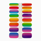 Productfoto van nagelstickers met regenboogkleuren op witte achtergrond