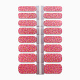 Productfoto van nagelstickers met glimmend roze en confetti op witte achtergrond