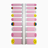 Productfoto van nagelstickers voor kids met lichtroze, smileys en regenbogen op witte achtergrond