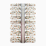 Productfoto van nagelstickers met bloemen op witte achtergrond