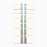 Productfoto van witte teennagelstickers op witte achtergrond