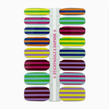 productfoto van nagelstickers met kleuren en strepen op witte achtergrond